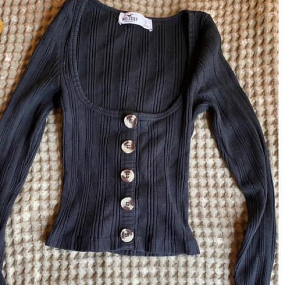 Hollister long sleeve button top